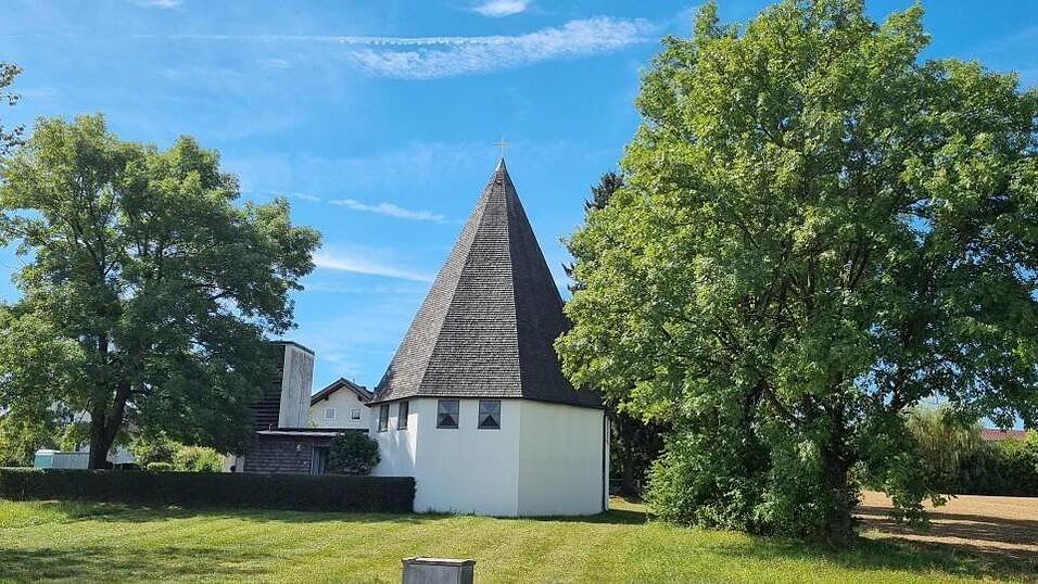 Die evangelische Friedenskirche in Hunderdorf wurde verkauft. Die evangelische Friedenskirche in Hunderdorf wurde verkauft.