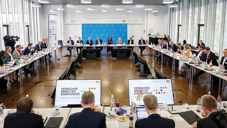 Die Teilnehmer der Verkehrsministerkonferenz verständigten sich unter anderem auf eine Preiserhöhung des Deutschlandtickets.