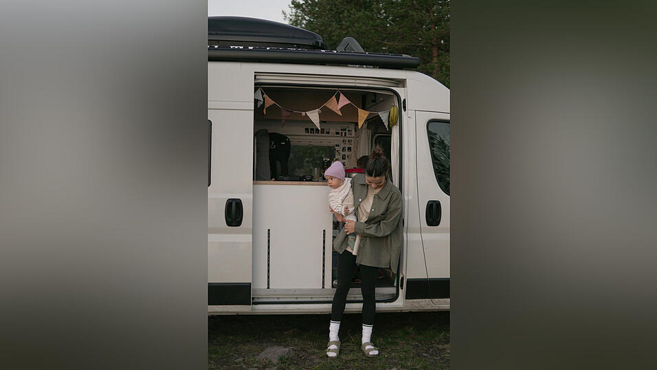 Sarita Brown und ihre Familie nehmen ihre Follower auch mal mit in den Urlaub. Am liebsten verreisen sie mit ihrem umgebauten Van. 