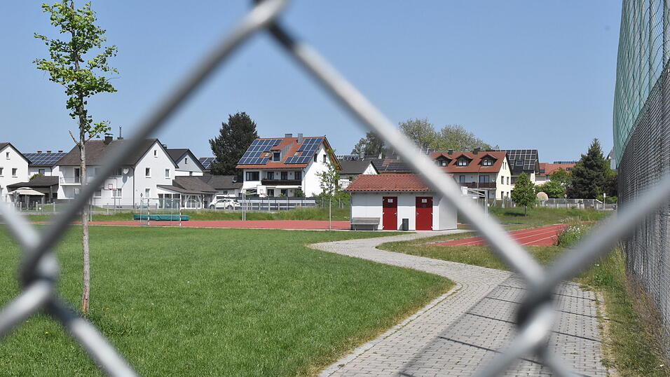 Die gesamte Anlage ist mit einem tadellosen Zaun gesch&uuml;tzt - der allerdings h&auml;ufig &uuml;berklettert wird.