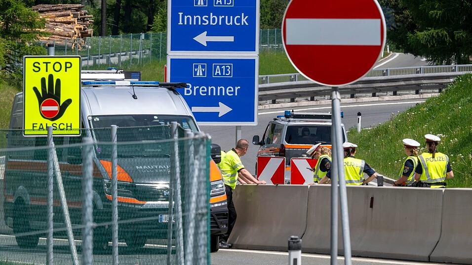 Die Benutzung der Brenner-Autobahn war für acht Stunden nicht erlaubt. Die Benutzung der Brenner-Autobahn war für acht Stunden nicht erlaubt.