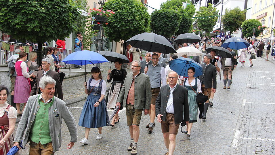 Das war der Bierzelteinzug beim Bad Kötztinger Pfingstvolksfest 2025. Das war der Bierzelteinzug beim Bad Kötztinger Pfingstvolksfest 2025.