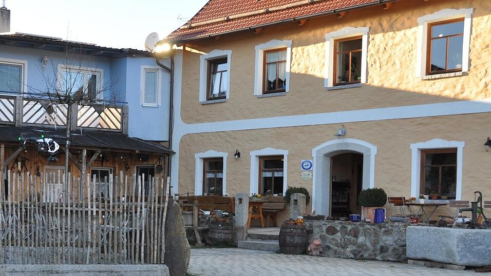 Der Oberpfälzer Kulturbund listet den Wirts Wast von Grafenkirchen in seinem Buch '50 historische Wirtshäuser der Oberpfalz' auf. Der Oberpfälzer Kulturbund listet den Wirts Wast von Grafenkirchen in seinem Buch '50 historische Wirtshäuser der Oberpfalz' auf.