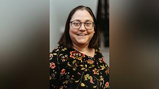 Vereinsvorsitzende Stephanie Lorenz freut sich &uuml;ber ein wieder hochengagiertes wie -ambitioniertes Ensemble auf und hinter der B&uuml;hne.