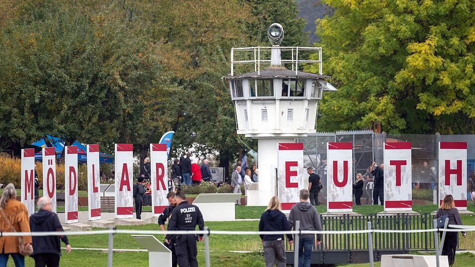 Das Museum bietet Vorträge, Filmvorführungen und kostenlose Kurzführungen auf dem Außengelände und am Grenzturm Heinersgrün. Das Museum bietet Vorträge, Filmvorführungen und kostenlose Kurzführungen auf dem Außengelände und am Grenzturm Heinersgrün.