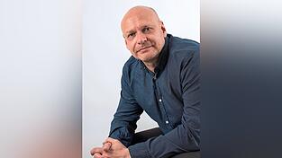 Der diplomierte Sozialpädagoge Enrico Bolz bietet in seiner Praxis für Psychotherapie nach dem Heilpraktikergesetz Männerseminare an. „Ein Mann zu werden, war für mich kein leichter Weg“, sagt der Berufsbetreuer und Familienhelfer. Der diplomierte Sozialpädagoge Enrico Bolz bietet in seiner Praxis für Psychotherapie nach dem Heilpraktikergesetz Männerseminare an. „Ein Mann zu werden, war für mich kein leichter Weg“, sagt der Berufsbetreuer und Familienhelfer.