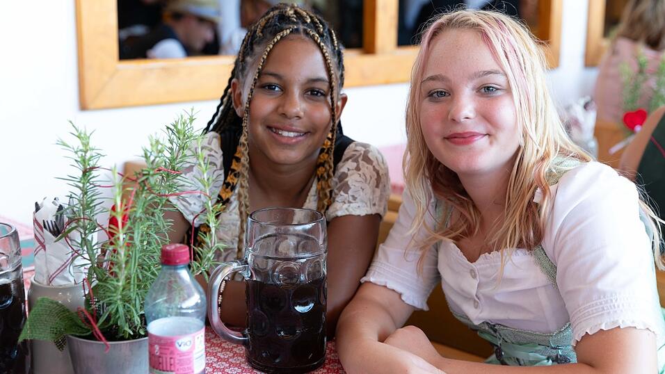 Die Partybilder vom Sonntag, 9. August, aus dem Festzelt Krönner. Die Partybilder vom Sonntag, 9. August, aus dem Festzelt Krönner.