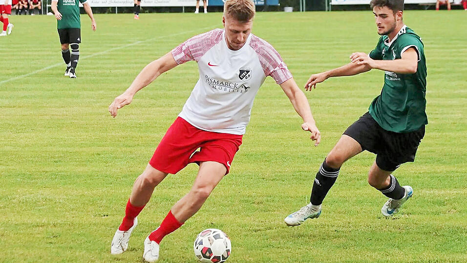 Ein letzter Tanz: Die R&uuml;ckrunde des ETSV 09 Landshut in der A-Klasse Landshut wird f&uuml;r Co-Spielertrainer Kevin Kille (am Ball) zur Abschiedstour. Der Ex-Landesligist stellt sich zur kommenden Saison neu auf und will sich weiter rehabilitieren.