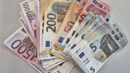 Mit solchen falschen Geldscheinen bezahlten die Sch&uuml;ler.