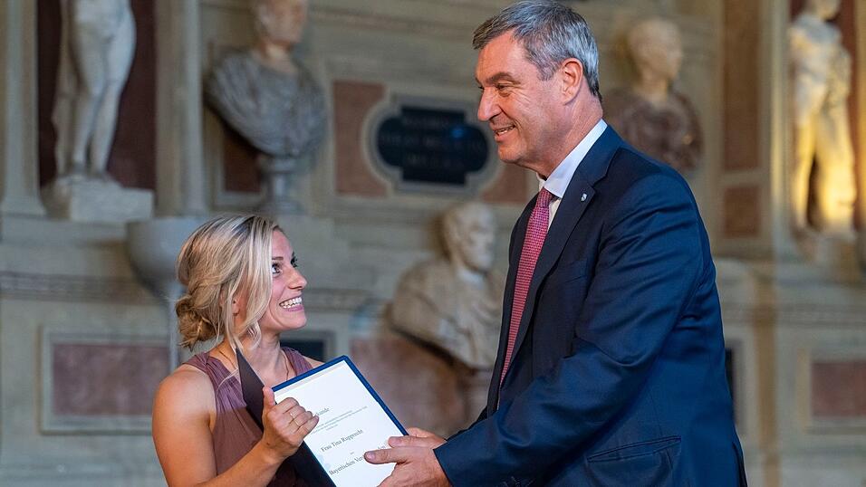 Tina Rupprecht gewann als erste deutsche Boxerin alle vier bedeutenden Weltmeistertitel einer Gewichtsklasse. Tina Rupprecht gewann als erste deutsche Boxerin alle vier bedeutenden Weltmeistertitel einer Gewichtsklasse.