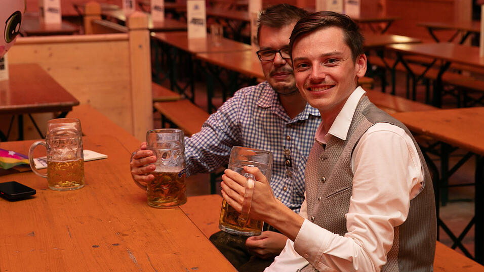 Die Partybilder vom Dienstag, 12. August, aus dem Festzelt Reisinger. Die Partybilder vom Dienstag, 12. August, aus dem Festzelt Reisinger.