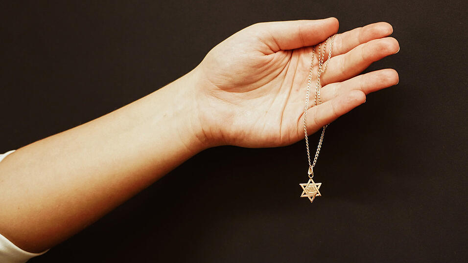 Für unsere Autorin ist der Davidstern ein Symbol für ihre Herkunft. Doch seit zwei Jahren veranlasst er andere Menschen, von ihr Stellungnahmen zu Israel einzufordern.