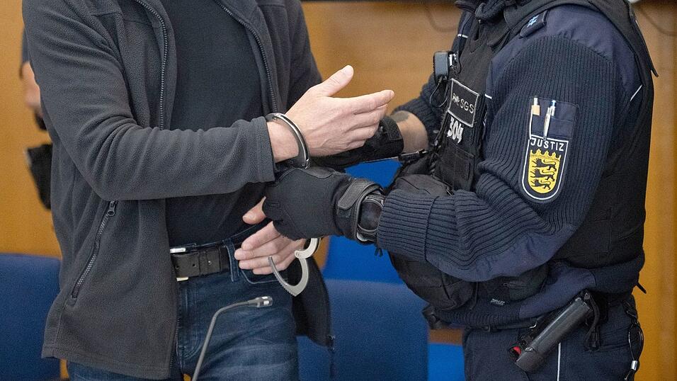 Der Mann soll innerhalb von nur 75 Sekunden 23 Schüsse abgegeben haben. (Archivbild) Der Mann soll innerhalb von nur 75 Sekunden 23 Schüsse abgegeben haben. (Archivbild)