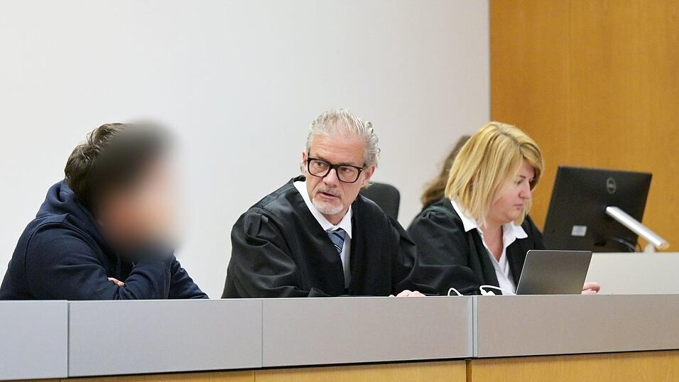 Dem Angeklagten wird vorgeworfen, mehreren Patientinnen ohne Notwendigkeit Medikamente verabreicht zu haben.