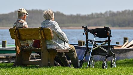 Lehrerinnen oder Polizisten verdienen eine gute Versorgung. Aber 1,4 Millionen Pensionäre kosten so viel wie 20 Millionen Rentner. (Archiv)