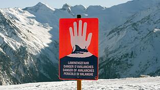 Die Lawinengefahr in den bayerischen Alpen steigt im Tagesverlauf. (Archivbild) Die Lawinengefahr in den bayerischen Alpen steigt im Tagesverlauf. (Archivbild)