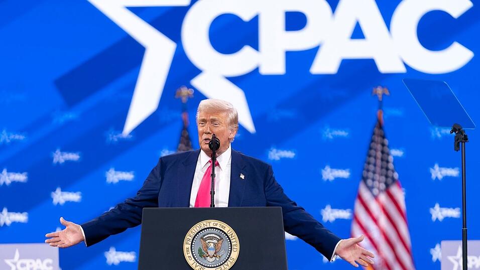 Trump zeigt sich optimistisch, dass ein Rohstoffabkommen mit der Ukraine bald abgeschlossen sein wird. Trump zeigt sich optimistisch, dass ein Rohstoffabkommen mit der Ukraine bald abgeschlossen sein wird.