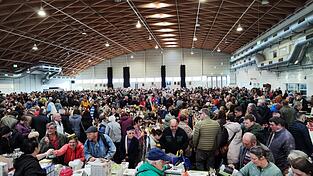 Bis zu 20.000 Besucher, verteilt auf zwei Tage, str&ouml;mten in die Messehalle zum Lions-Tr&ouml;delmarkt.