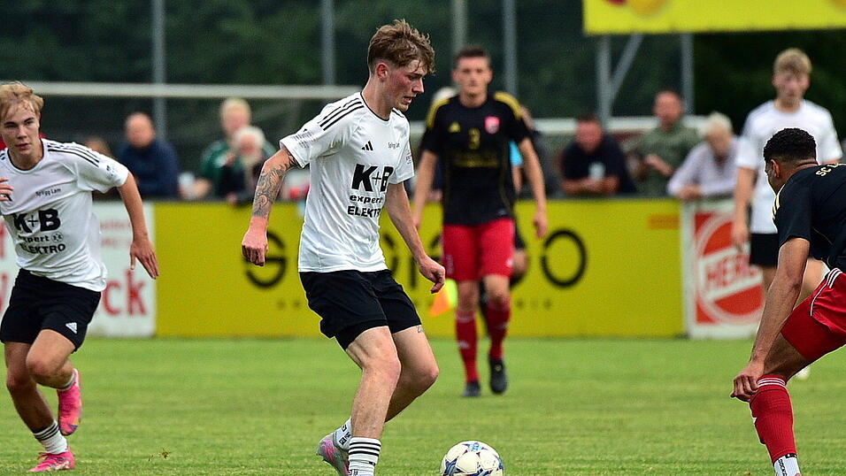 Die Lamer hoffen nach dem Sieg in Passau, dass die Schulterverletzung von 1:0-Torschütze Niklas Maimer nicht schwerwiegend ist. Die Lamer hoffen nach dem Sieg in Passau, dass die Schulterverletzung von 1:0-Torschütze Niklas Maimer nicht schwerwiegend ist.