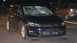 Ein 14-Jähriger wurde am Samstagabend von einem Auto erfasst.