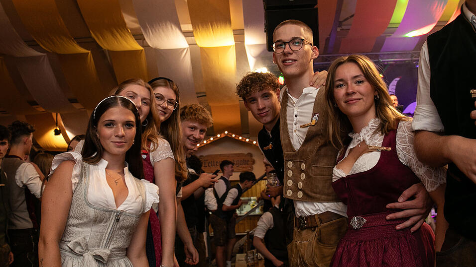 Die Partybilder vom Montag, 18. August, aus dem Festzelt Nothaft. Die Partybilder vom Montag, 18. August, aus dem Festzelt Nothaft.