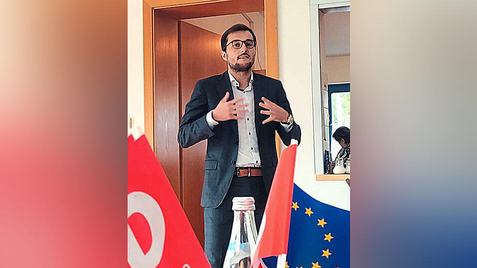 MdB Johannes Schätzl bei seinem engagierten Vortrag MdB Johannes Schätzl bei seinem engagierten Vortrag