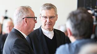 Heiner Wilmer ist neuer Vorsitzender der Bischofskonferenz Heiner Wilmer ist neuer Vorsitzender der Bischofskonferenz