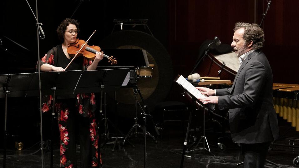 Die Bratschistin Tabea Zimmermann mit Christian Gerhaher bei der Auff&uuml;hrung von Wolfgang Rihms 'Stabat Mater' im Prinzregententheater