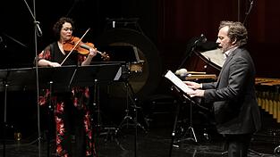 Die Bratschistin Tabea Zimmermann mit Christian Gerhaher bei der Auff&uuml;hrung von Wolfgang Rihms 'Stabat Mater' im Prinzregententheater