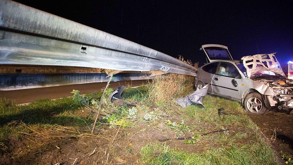 Bei dem Unfall wurden beide Fahrer leicht verletzt. (Foto: FD) Bei dem Unfall wurden beide Fahrer leicht verletzt. (Foto: FD)