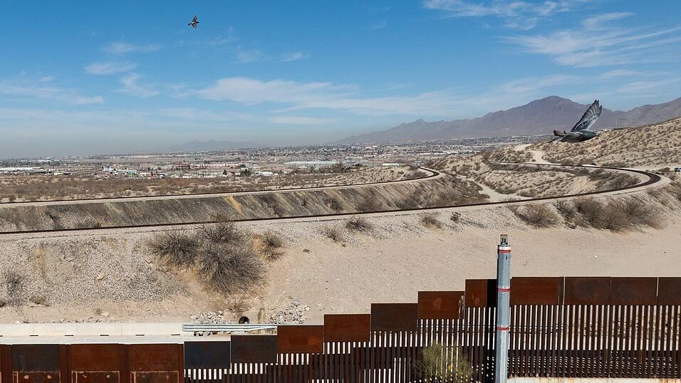US-Behörden arbeiten laut eigene Mitteilung «in beispielloser Weise» gegen Drohnenbedrohungen an der Grenze zu Mexiko zusammen. (Symbolbild) US-Behörden arbeiten laut eigene Mitteilung «in beispielloser Weise» gegen Drohnenbedrohungen an der Grenze zu Mexiko zusammen. (Symbolbild)