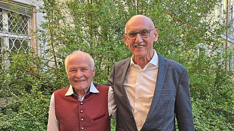 Ein Traum wurde wahr: Durch den Besuch von Hans Niederbacher (l.), der f&uuml;r das letzte Konzert dieser Reihe eigens aus S&uuml;dtirol angereist war, erf&uuml;llte sich f&uuml;r Organisator Hans Saller ein inniger Wunsch.