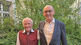 Ein Traum wurde wahr: Durch den Besuch von Hans Niederbacher (l.), der f&uuml;r das letzte Konzert dieser Reihe eigens aus S&uuml;dtirol angereist war, erf&uuml;llte sich f&uuml;r Organisator Hans Saller ein inniger Wunsch.