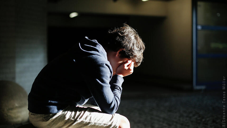 Es kann die Stimmung dr&uuml;cken, wenn man nur noch zu Hause ist. Der Kinderschutzbund r&auml;t Familien, zusammen mit den Kindern den Tag zu planen und eine feste Tagesstruktur einzuhalten.