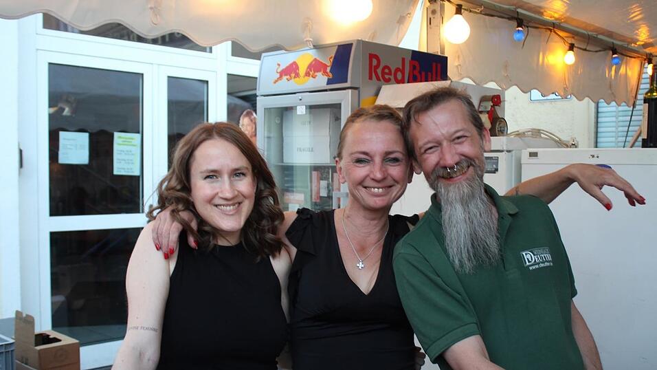 Viele Landshuter genossen ihren Freitagabend auf dem Bismarckplatzfest.