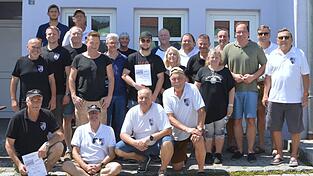 Bürgermeister Matthias Oberhofer (3.v.r.) gratulierte den Teilnehmern am Preisschießen zu den erzielten Ergebnissen. Bürgermeister Matthias Oberhofer (3.v.r.) gratulierte den Teilnehmern am Preisschießen zu den erzielten Ergebnissen.