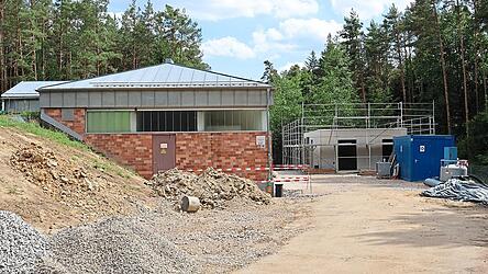 Technische Probleme bei der Weiterleitung zum Hochbehälter Ronberg gab es vergangene Woche nach einem Blitzeinschlag im Pumpwerk Roding, das gerade saniert wird. Die Trinkwasserversorgung war jedoch nach aktuellem Stand zu keiner Zeit beeinträchtigt. Technische Probleme bei der Weiterleitung zum Hochbehälter Ronberg gab es vergangene Woche nach einem Blitzeinschlag im Pumpwerk Roding, das gerade saniert wird. Die Trinkwasserversorgung war jedoch nach aktuellem Stand zu keiner Zeit beeinträchtigt.