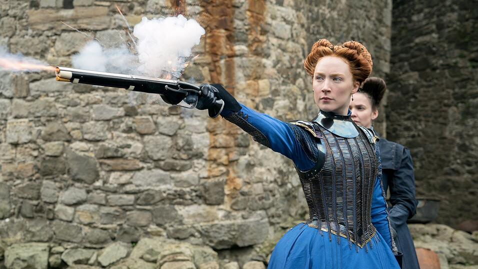 'Eigentlich will ich bei jedem Film, in dem ich mitspiele, starke Frauen darstellen, die sich selbst respektieren.' - Saoirse Ronan in der Titelrolle in 'Maria Stuart, K&ouml;nigin von Schottland'