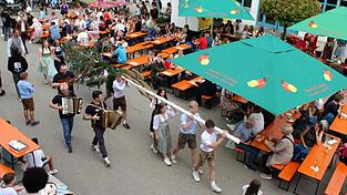 Die Karl-Peter-Obermaier-Mittelschule in Bad K&ouml;tzting hat am Freitag ihr Maifest gefeiert.