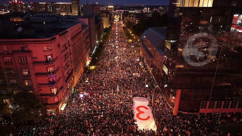 Bei der Parlamentswahl in Serbien fordert die popul&auml;re Studentenliste die Macht des Langzeitherrschers Alekandar Vucic heraus.