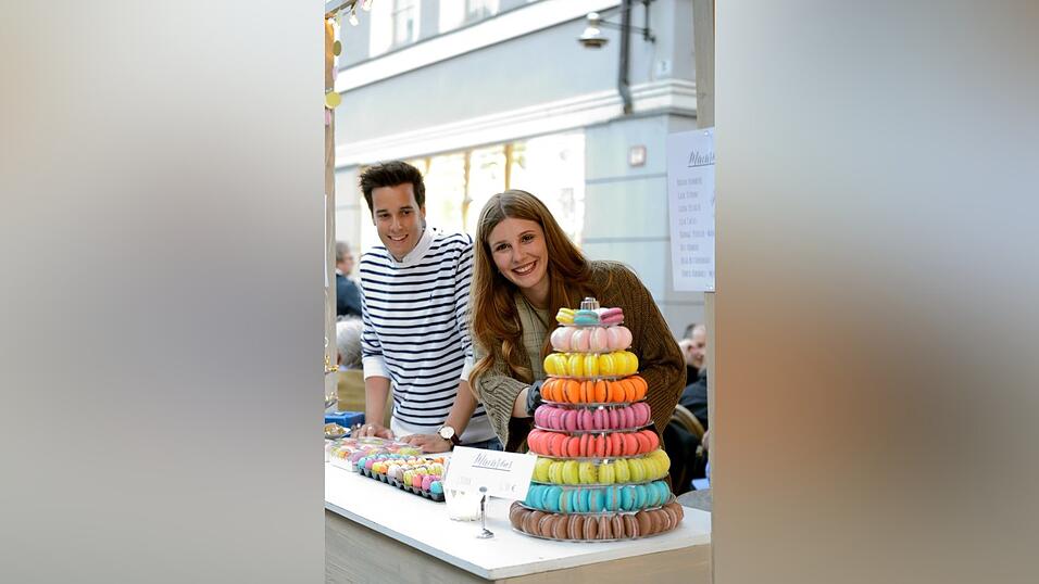 Mittelalter-Flair und super Stimmung: Die lange Einkaufsnacht 'Schlaflos' war gleichzeitig der Auftakt zum Mittelalter-Fest in Straubing. Mittelalter-Flair und super Stimmung: Die lange Einkaufsnacht 'Schlaflos' war gleichzeitig der Auftakt zum Mittelalter-Fest in Straubing.