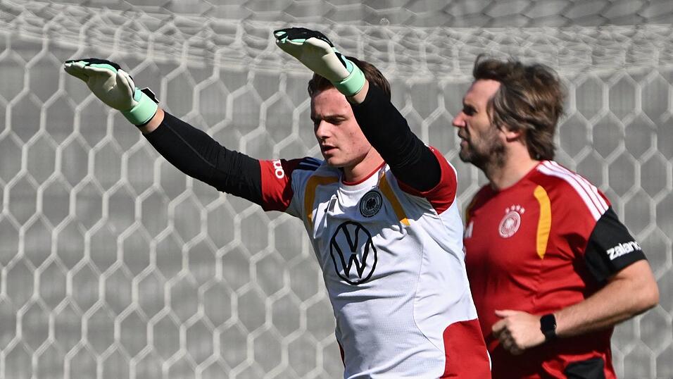 Jonas Urbig kann sich auf seinen ersten L&auml;nderspiel-Einsatz vorbereiten.