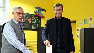 Für Markus Söder gehört der Gang ins Wahllokal zu jeder Wahl dazu. Briefwahl mag der CSU-Chef nicht so gerne.