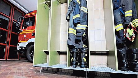 Die Feuerwehr Rottenburg braucht mehr aktive Kräfte für die Mannschaft. Einige Spinde wären noch frei.