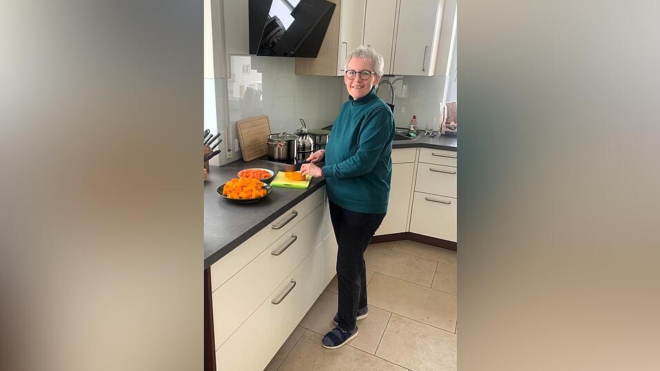 Ein Blick in den Briefkasten, genug Holz für den Holzofen und frisches Gemüse zum Mittagstisch: Marion Platzers Aufgabenfeld ist bunt und abwechslungsreich. Ein Blick in den Briefkasten, genug Holz für den Holzofen und frisches Gemüse zum Mittagstisch: Marion Platzers Aufgabenfeld ist bunt und abwechslungsreich.