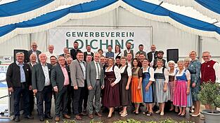 Die Veranstalter des Loichinger Gewerbevereins mit den Ehreng&auml;sten - alle zwei Jahre wird die Veranstaltung organisiert.