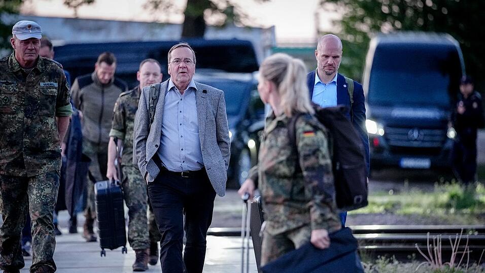 Vor allem die ukrainischen Drohnen treffen ihre Ziele in immer k&uuml;rzeren Abst&auml;nden auch weit hinter der Front.