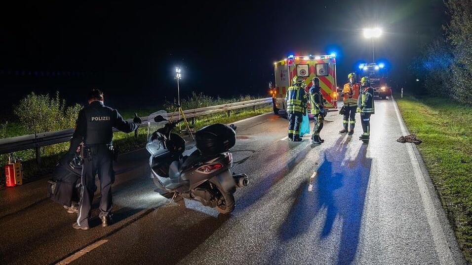 Die Straße war für die Unfallaufnahme komplett gesperrt. 