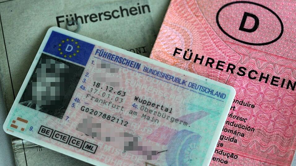 Bis ein digitaler Führerschein kommt, könnte es noch dauern (Archivbild). Bis ein digitaler Führerschein kommt, könnte es noch dauern (Archivbild).