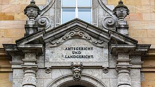 Die Berufungsverhandlung vor dem Landgericht Regensburg verlief für einen 24-Jährigen aus dem Lamer Winkel ganz anders als geplant. Die Berufungsverhandlung vor dem Landgericht Regensburg verlief für einen 24-Jährigen aus dem Lamer Winkel ganz anders als geplant.